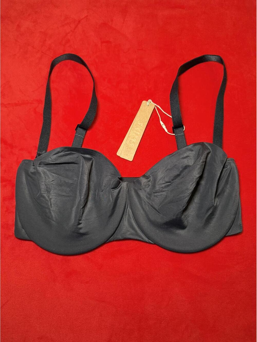 Skims Smoothing Intimates Unlined Strapless Bra Color ONYX Size 32DD